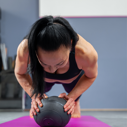 Balle de Yoga et Pilates utilisée pour des exercices d'équilibre